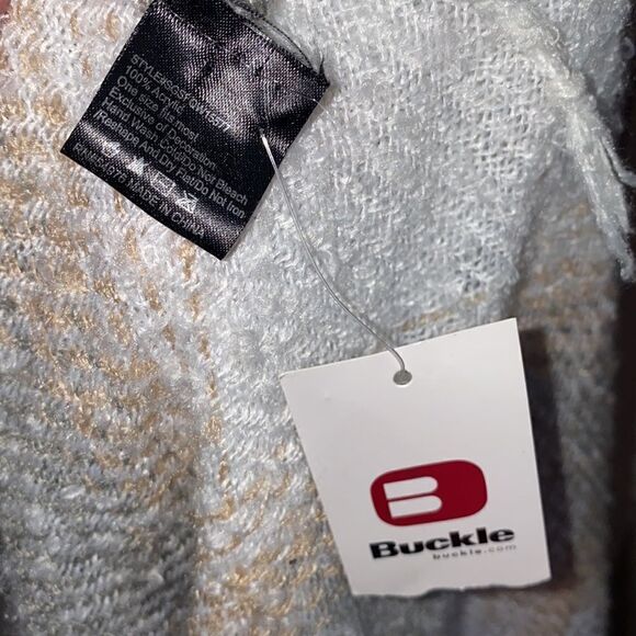 BUCKLE Grey Tan and White Plaid Fringe Blanket-NWT - Picture 3 of 4